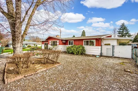 Exterior - 210 Ash St, Phoenix, OR 97535 photo 7 of 11