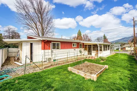 Exterior - 210 Ash St, Phoenix, OR 97535 photo 10 of 11