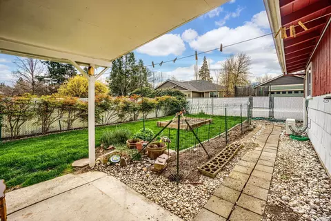 Exterior - 210 Ash St, Phoenix, OR 97535 photo 11 of 11