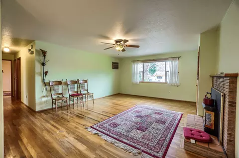 Living - 210 Ash St, Phoenix, OR 97535 photo 3 of 4