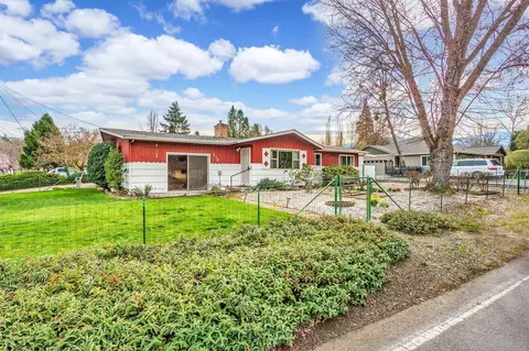 210 Ash St, Phoenix, OR 97535