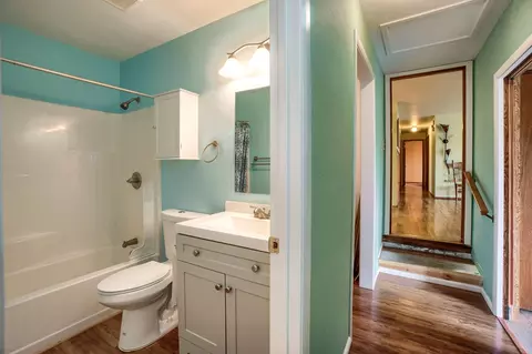 Bath - 210 Ash St, Phoenix, OR 97535 photo 3 of 3