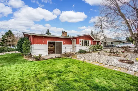 Exterior - 210 Ash St, Phoenix, OR 97535 photo 5 of 11
