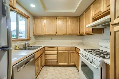 Kitchen - 210 Ash St, Phoenix, OR 97535 photo 2 of 3