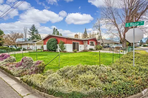 Exterior - 210 Ash St, Phoenix, OR 97535 photo 2 of 11