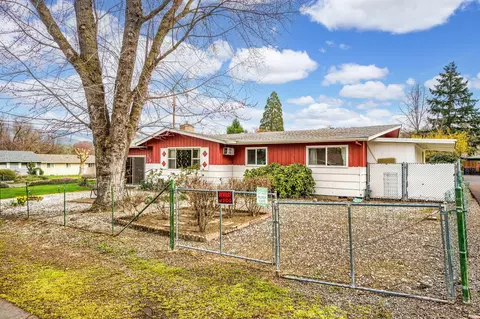 Exterior - 210 Ash St, Phoenix, OR 97535 photo 4 of 11