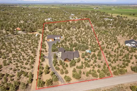 6897 SW Valley View Rd, Powell Butte, OR 97753