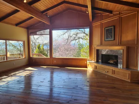 330 Harvard Pl, Medford, OR 97504
