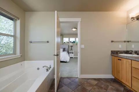61878 Fall Creek Loop, Bend, OR 97702 photo 14