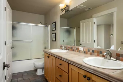 61878 Fall Creek Loop, Bend, OR 97702 photo 19