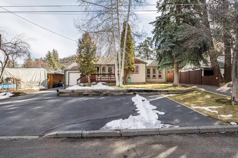 Exterior - 836 NE 9th St, Bend, OR 97701 photo 14 of 18