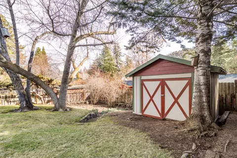Exterior - 836 NE 9th St, Bend, OR 97701 photo 13 of 18