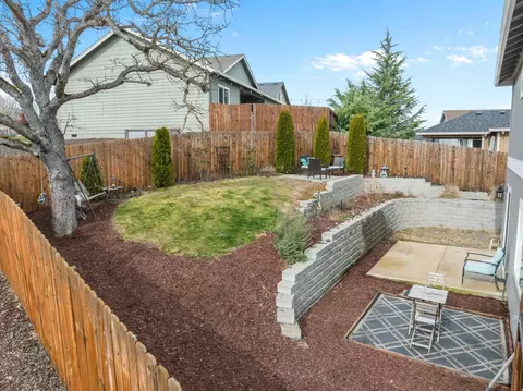 Exterior - 562 N Heights Dr, Eagle Point, OR 97524 photo 5 of 5