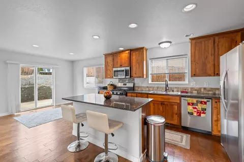 Kitchen - 562 N Heights Dr, Eagle Point, OR 97524 photo 1 of 6