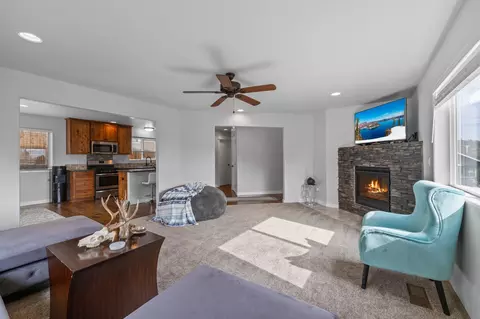 Living - 562 N Heights Dr, Eagle Point, OR 97524 photo 1 of 1