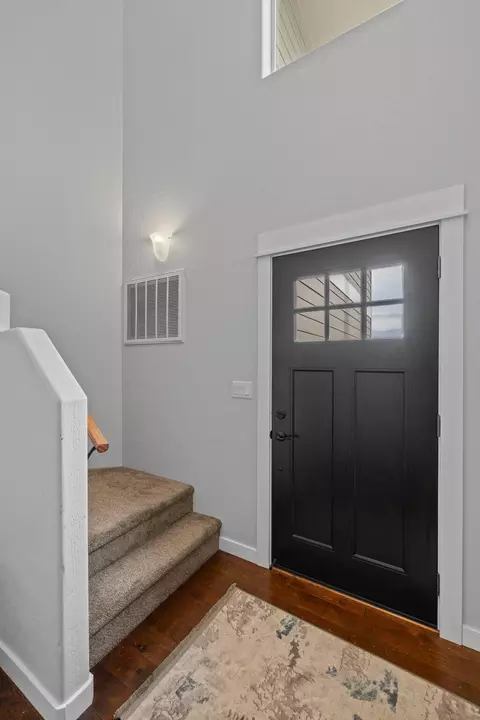 Entry Way - 562 N Heights Dr, Eagle Point, OR 97524 photo 2 of 2