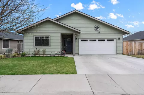 593 Freedom Ln, Metolius, OR 97741