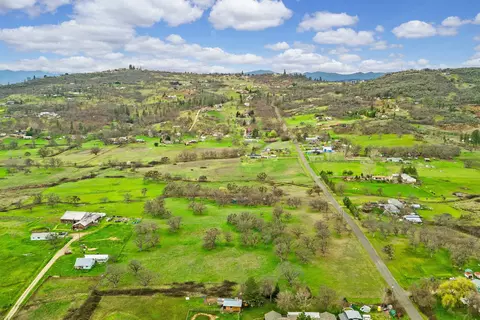 195 W Rolling Hills Dr, Eagle Point, OR 97524
