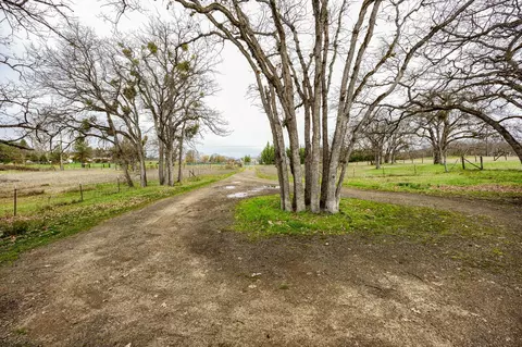 195 W Rolling Hills Dr, Eagle Point, OR 97524 photo 33