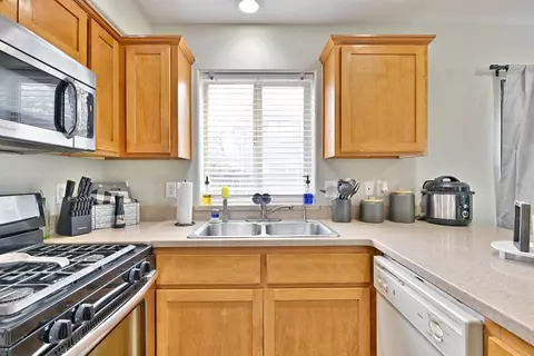 Kitchen - 224 Northview Dr, Eagle Point, OR 97524 photo 3 of 3