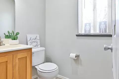 Bath - 224 Northview Dr, Eagle Point, OR 97524 photo 1 of 3