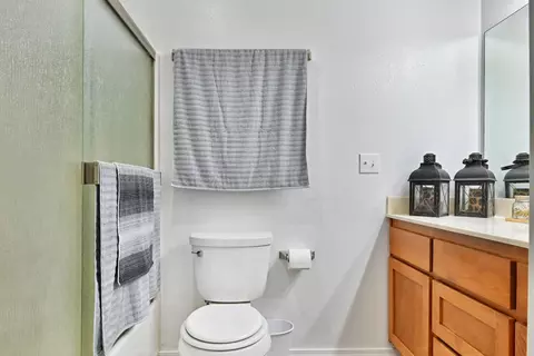 Bath - 224 Northview Dr, Eagle Point, OR 97524 photo 3 of 3