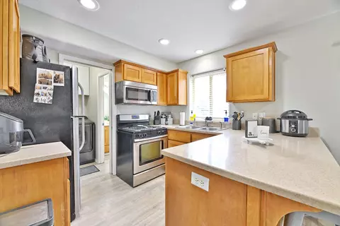 Kitchen - 224 Northview Dr, Eagle Point, OR 97524 photo 2 of 3