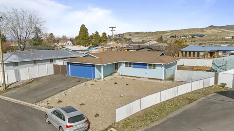 913 Merryman Dr, Klamath Falls, OR 97603