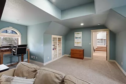 Bedroom - 676 NW Powell Butte Loop, Bend, OR 97703 photo 4 of 7