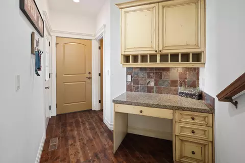 Kitchen - 676 NW Powell Butte Loop, Bend, OR 97703 photo 6 of 6