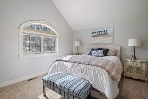 Bedroom - 676 NW Powell Butte Loop, Bend, OR 97703 photo 5 of 7
