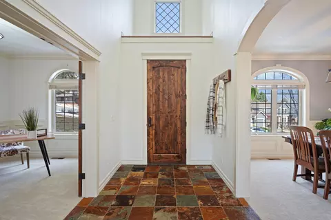 Entry Way - 676 NW Powell Butte Loop, Bend, OR 97703 photo 2 of 4
