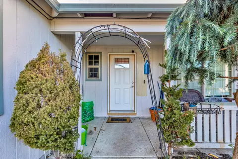318 Sandi Way, Eagle Point, OR 97524 photo 1