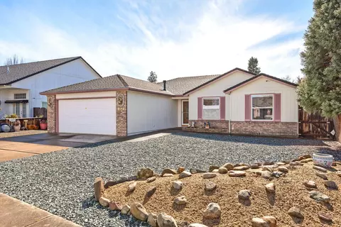978 Westrop Dr, Central Point, OR 97502
