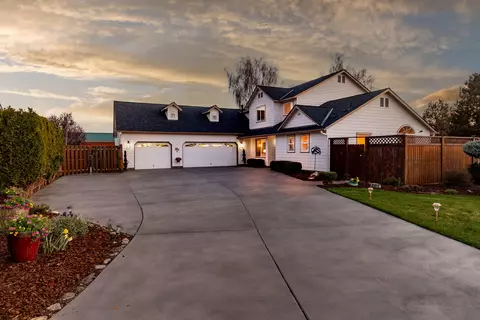3956 SW Sam Snead Ct, Redmond, OR 97756