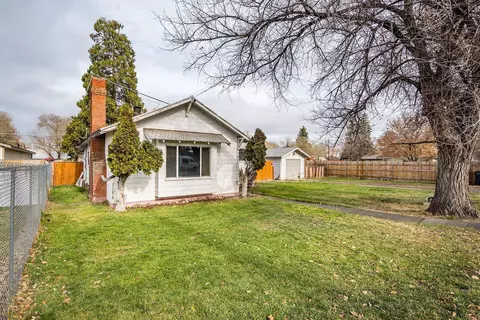 321 W Antler Ave, Redmond, OR 97756