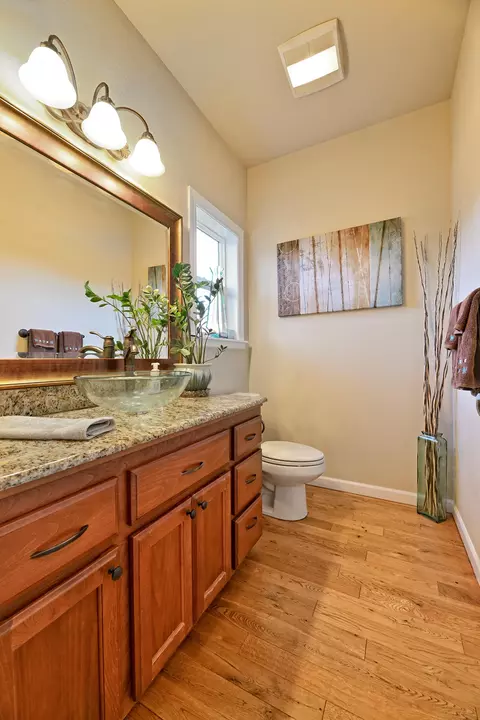 Bath - 2000 Bluegrass Dr, Central Point, OR 97502 photo 1 of 3