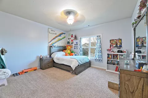 Bedroom - 2000 Bluegrass Dr, Central Point, OR 97502 photo 5 of 5