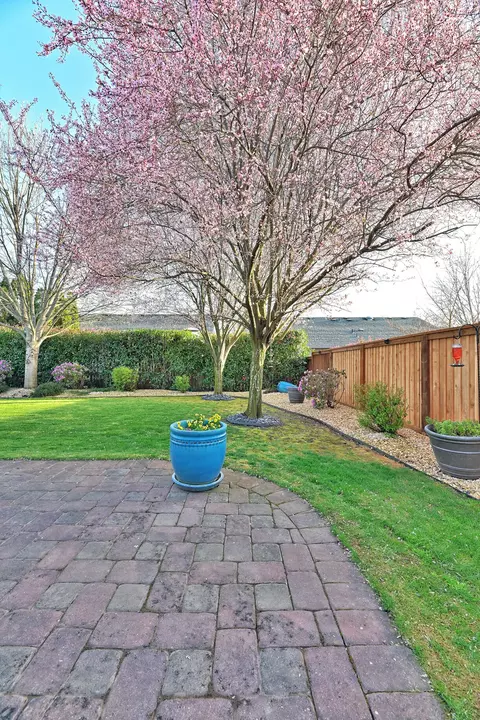 Exterior - 2000 Bluegrass Dr, Central Point, OR 97502 photo 10 of 10