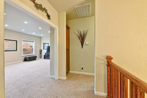 Entry Way - 2000 Bluegrass Dr, Central Point, OR 97502 photo 3 of 3