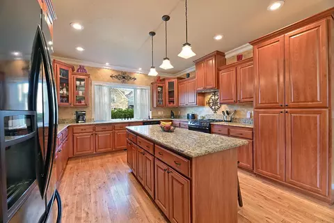 Kitchen - 2000 Bluegrass Dr, Central Point, OR 97502 photo 5 of 6