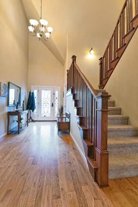 Entry Way - 2000 Bluegrass Dr, Central Point, OR 97502 photo 2 of 3