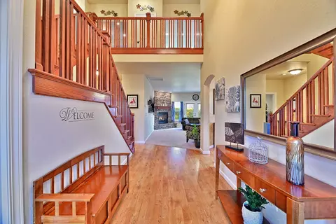 Entry Way - 2000 Bluegrass Dr, Central Point, OR 97502 photo 1 of 3