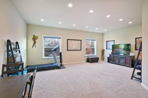 Living - 2000 Bluegrass Dr, Central Point, OR 97502 photo 3 of 3