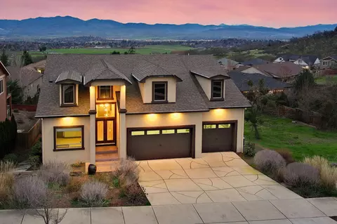 4240 Falcon Ridge Ter, Medford, OR 97504