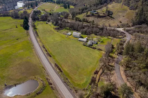420 Sams Creek Rd, Gold Hill, OR 97525