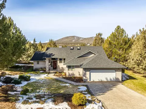2333 Cardinal Ct, Redmond, OR 97756