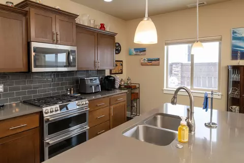 21390 NE Nolan Ct, Bend, OR 97701 photo 4