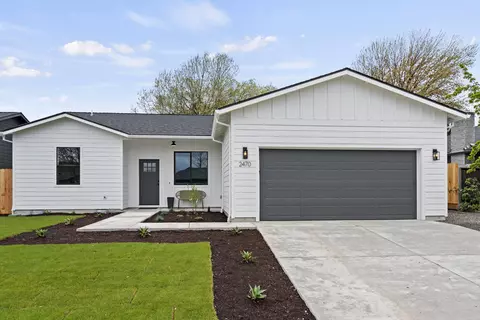 2470 Powell St, Medford, OR 97504