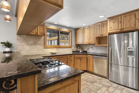 Kitchen - 60962 Onyx St, Bend, OR 97702 photo 3 of 5